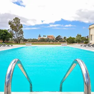 Dimora Savarino Con Piscina Affittacamere